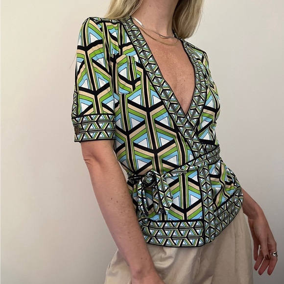 Vintage Diane Vin Furstenberg Green Silk V Neck Wrap Blouse Size 4 - Picture 6 of 8